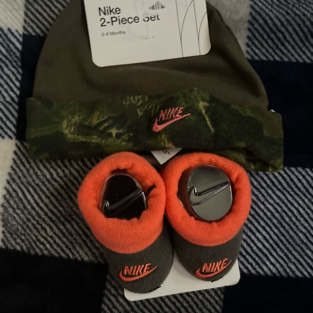 Nike Infant Hat and Booties Set - Olive and Orange